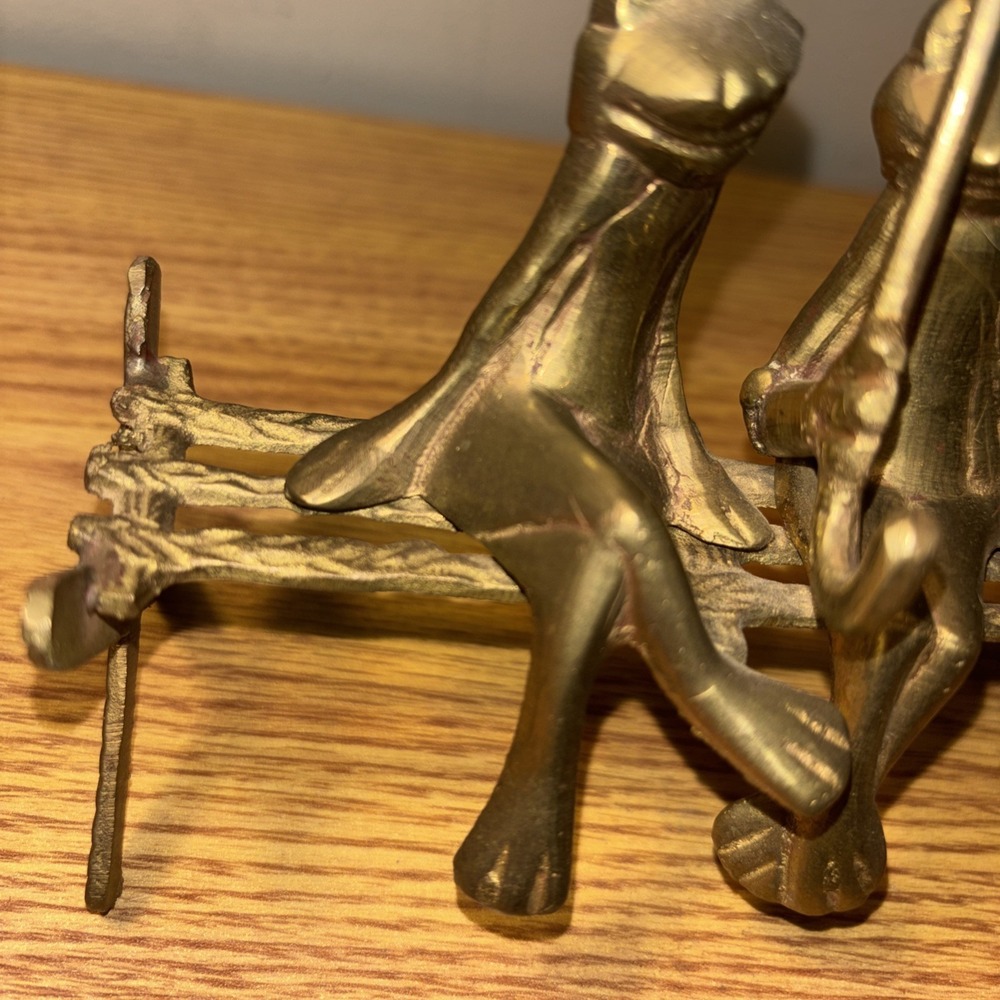 Vintage Brass Frogs on Bench with Umbrella Figurine Mid Century Decor Statuette - Picture 6 of 10